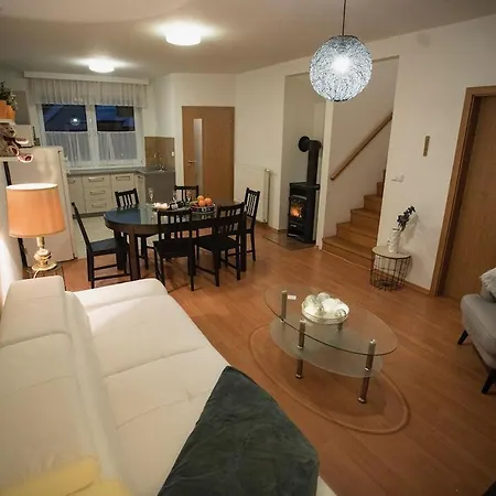 Hausfrymburk Villa *